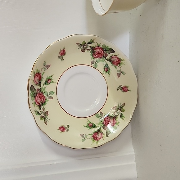 English Tea Cup and Saucer Colclough Pale Yellow Tea Cup and saucer - Picture 2 of 6